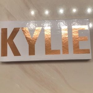 Kylie Cosmetics Royal Peach Pallet