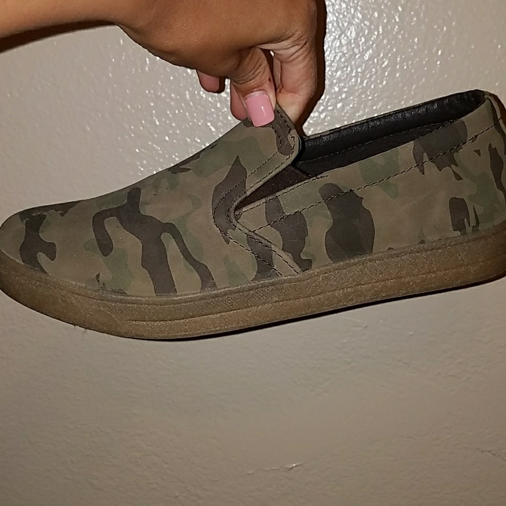 Brand new camouflage flat shoes