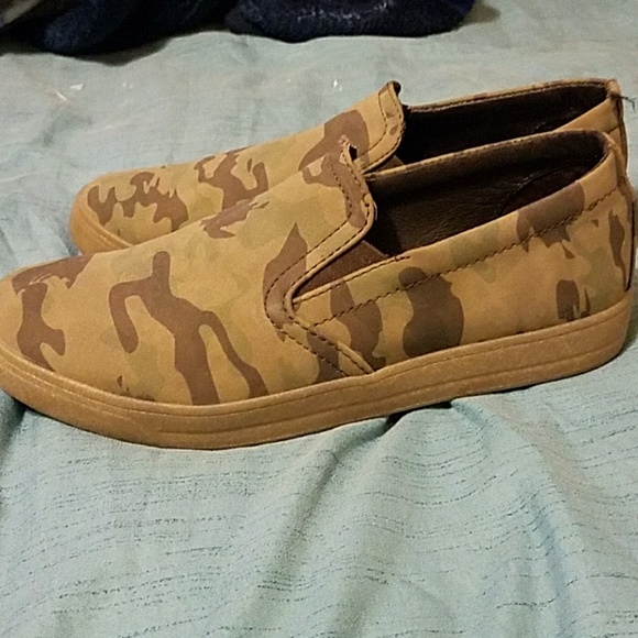 Brand new camouflage flat shoes - Picture 3 of 5