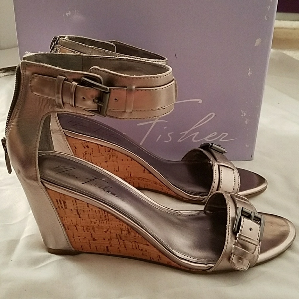 *SOLD* Marc Fisher Pewter Buckle Detail Wedges