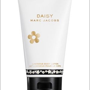 ✨ NWT ✨ Daisy Marc Jacobs Body Lotion - 5.1 oz