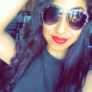 Meet your Posher, Jaqueline