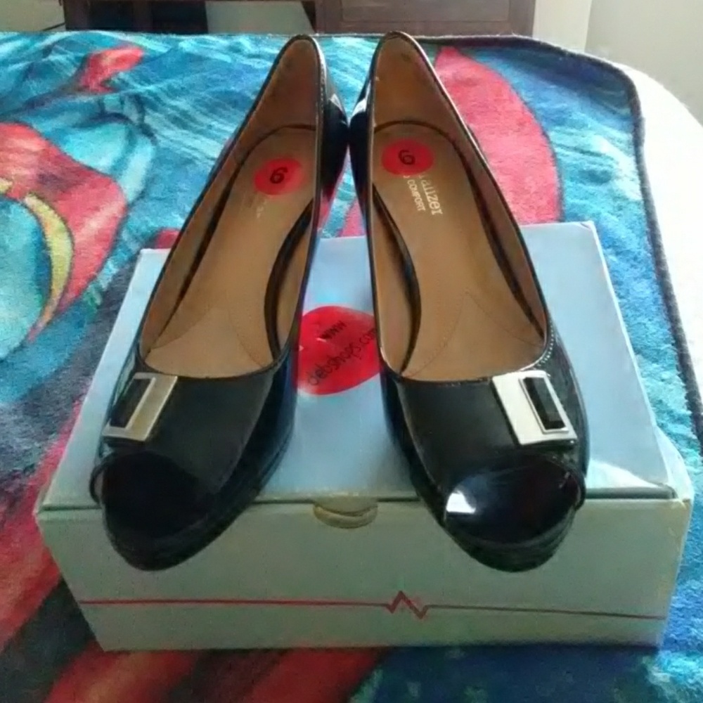 Women's Black Patent Leather Pumps