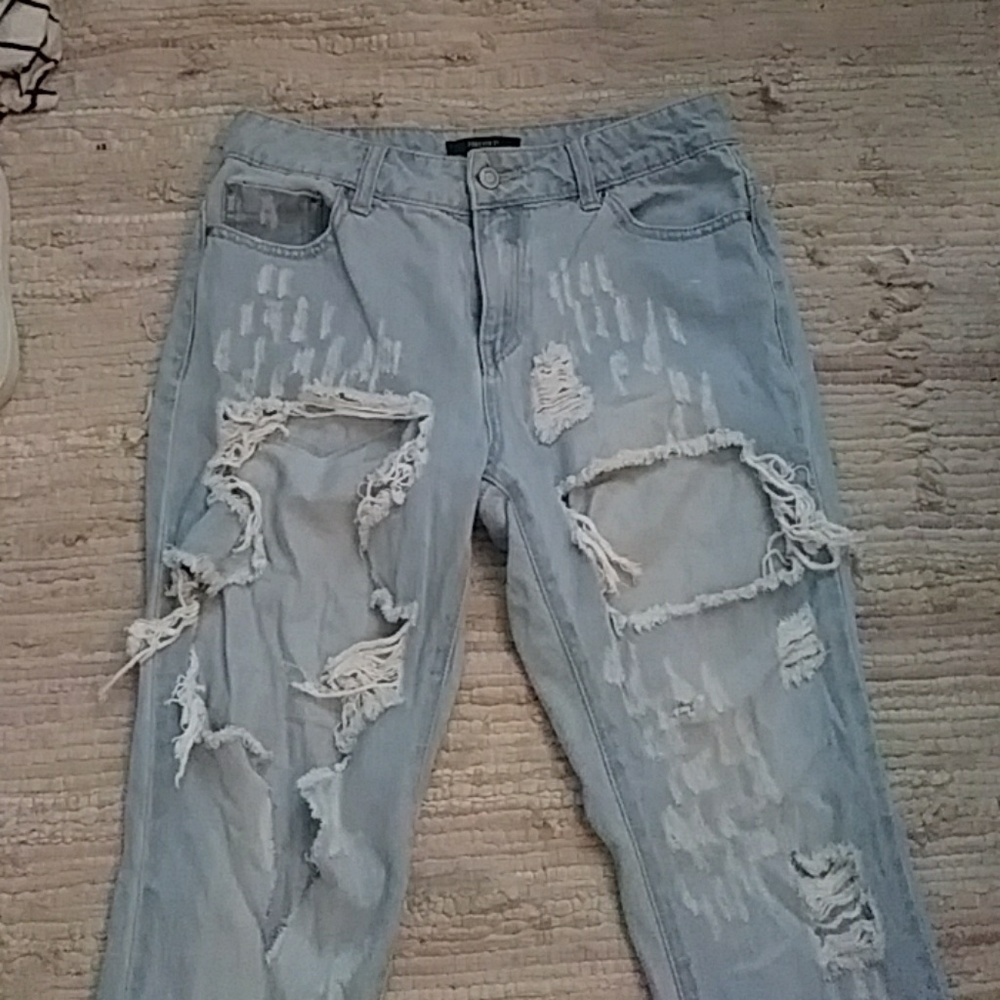 ***SOLD****Distressed jeans