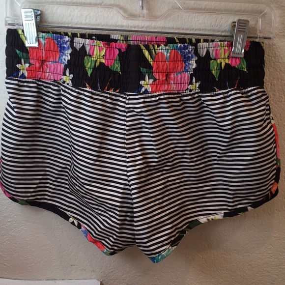 Exercise shorts - Picture 2 of 3