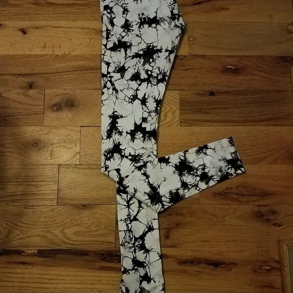 lululemon black and white leggings