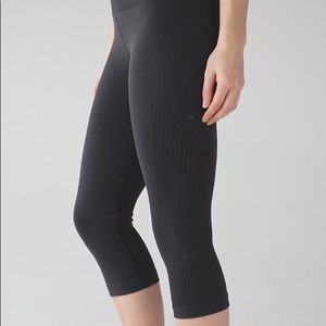 Lululemon Flow & Go Black crops, size 4