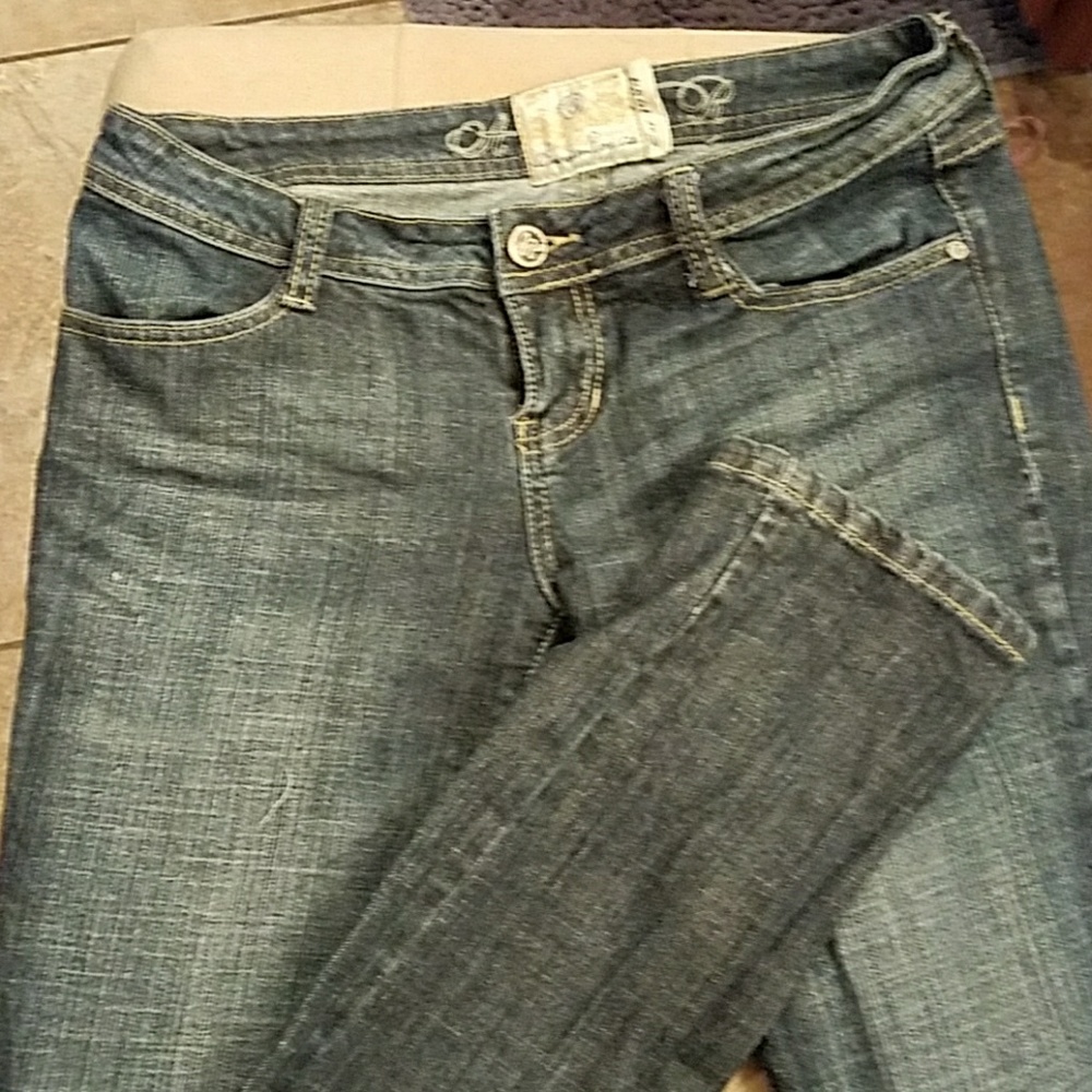 Low waisted stretchy soft straight leg jeans EUC