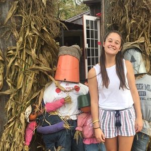 Meet your Posher, Elizabeth