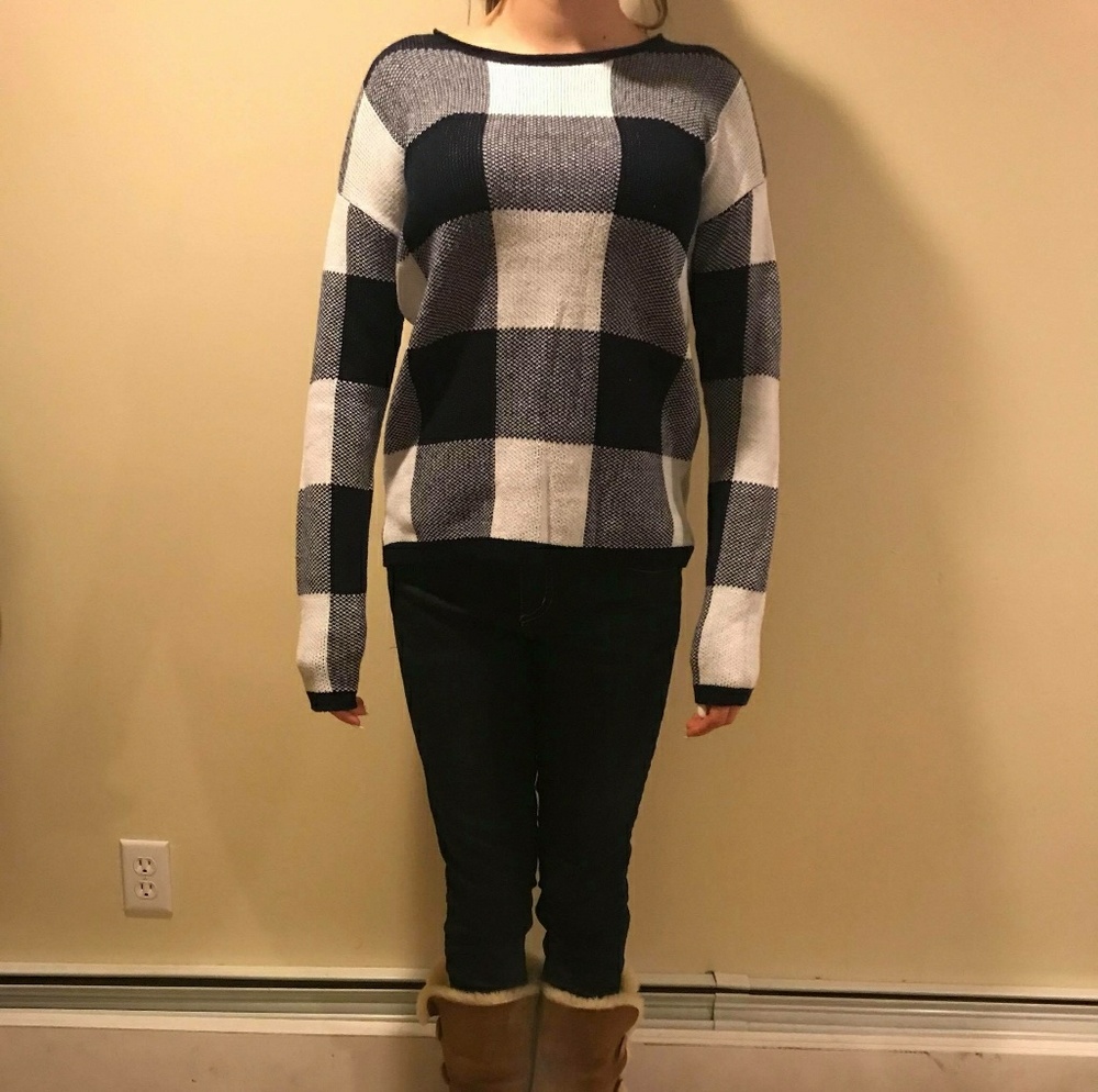 💗Old Navy💗Black and White Checkered Sweater