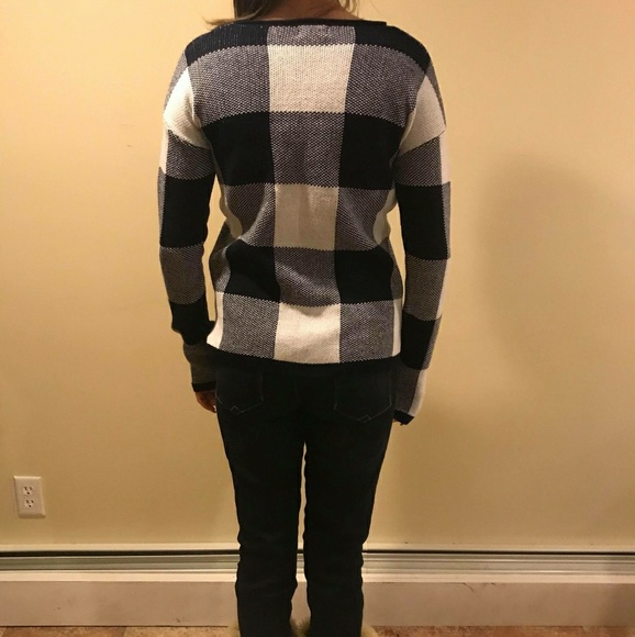 💗Old Navy💗Black and White Checkered Sweater - Picture 2 of 3