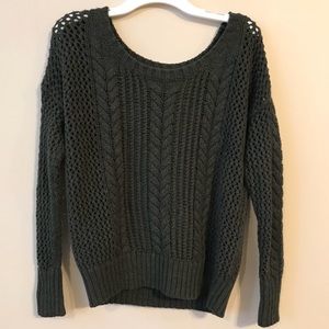 🌸American Eagle Olive Sweater🌸