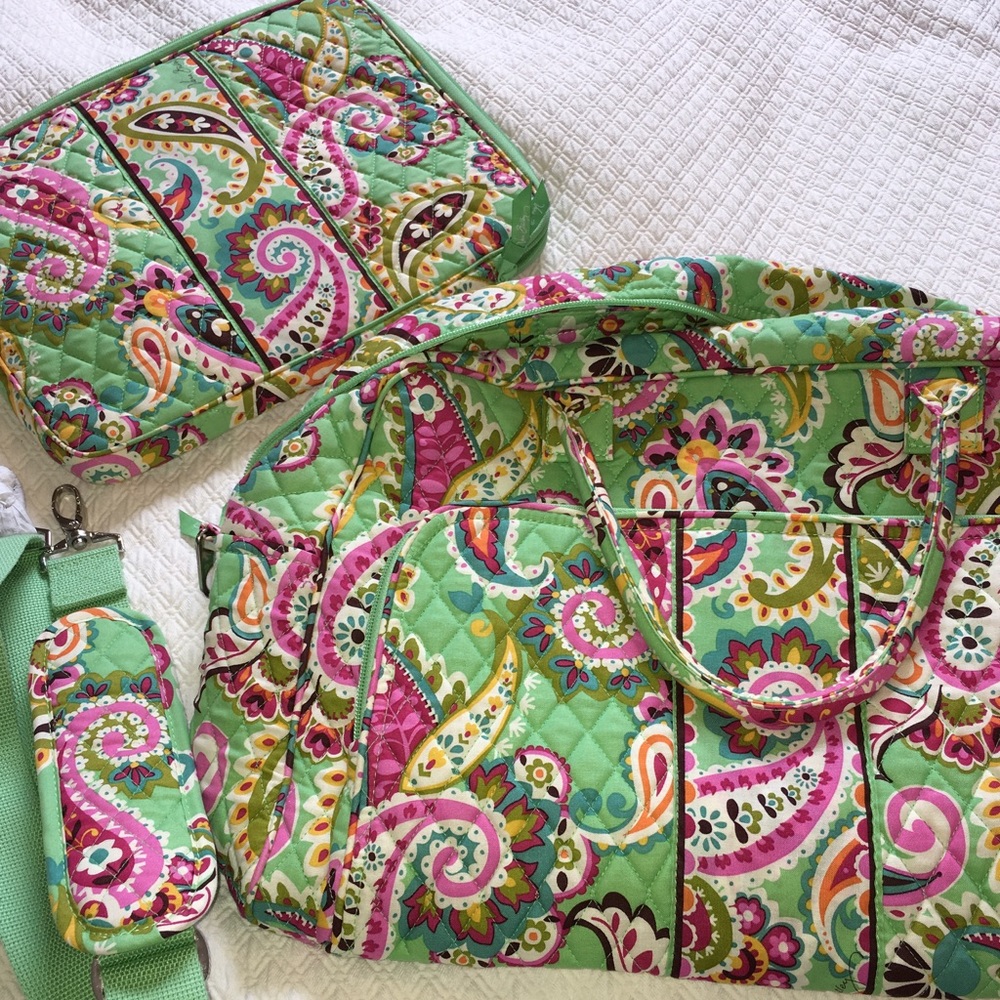Beautiful Vera Bradley green travel luggage set