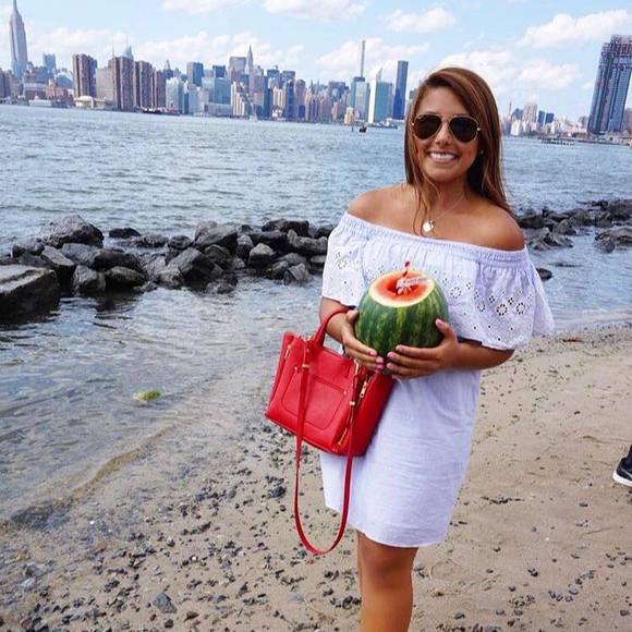 Meet your Posher, Laura - Picture 1 of 1