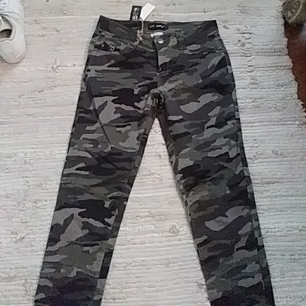 Nwt camo jeans