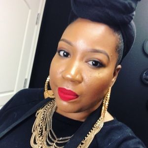 Meet your Posher, Nicole