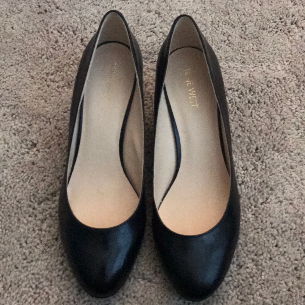 Nine West black wedges closed toe