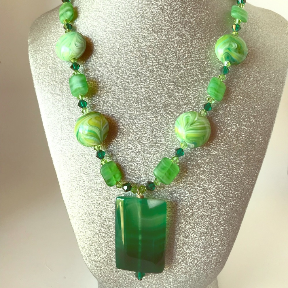 Handmade green agate pendant necklace