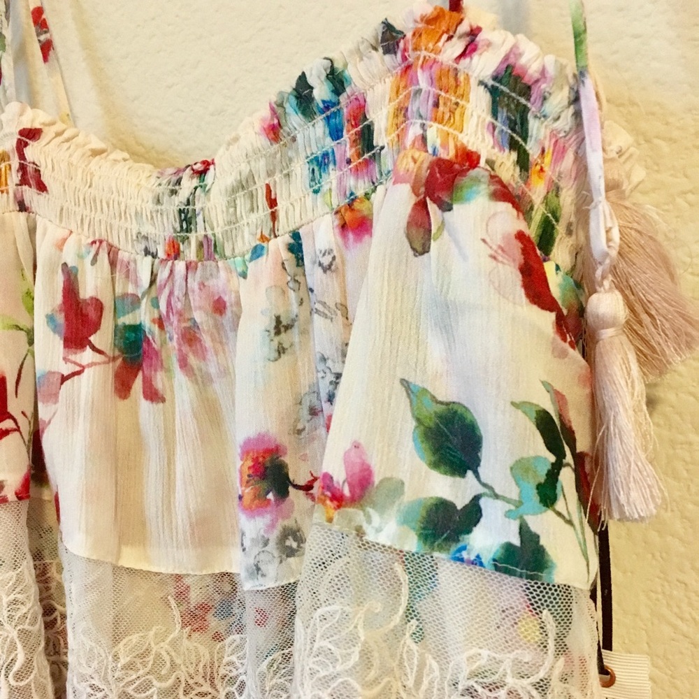 🔥SALE🔥WILLOW & CLAY floral tank - Picture 2 of 2