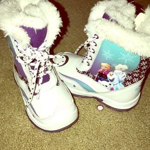 Snow boots