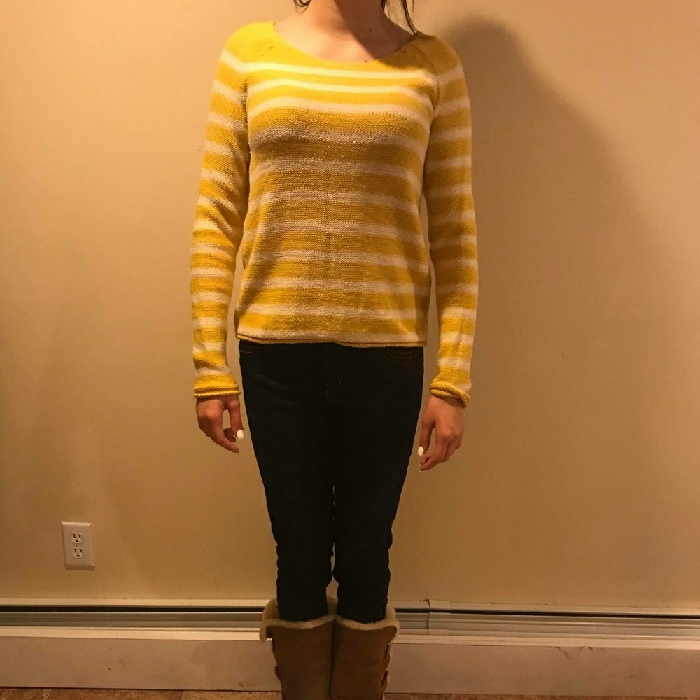 💛Old Navy💛Yellow and White Sweater💛