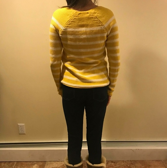 💛Old Navy💛Yellow and White Sweater💛 - Picture 2 of 3