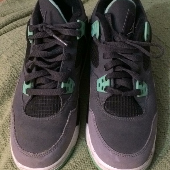 Air Jordan's retro4 green glow