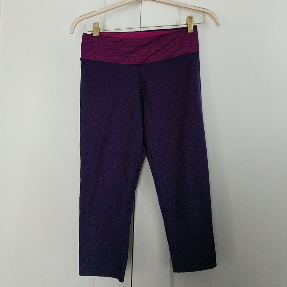 VGUC Nike Dri Fit cropped leggings