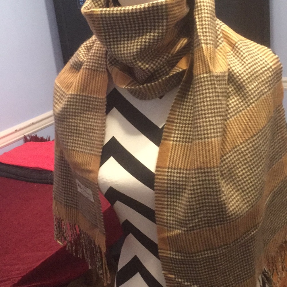 100% cashmere scarf. Never worn