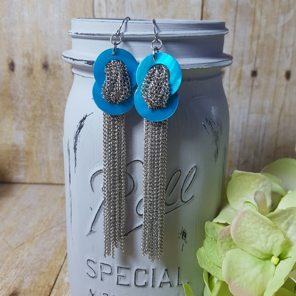 Dangle earrings. Blue. Silver tone.