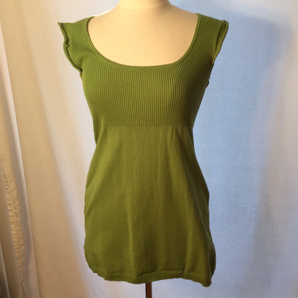 Women’s short sleeved sweater