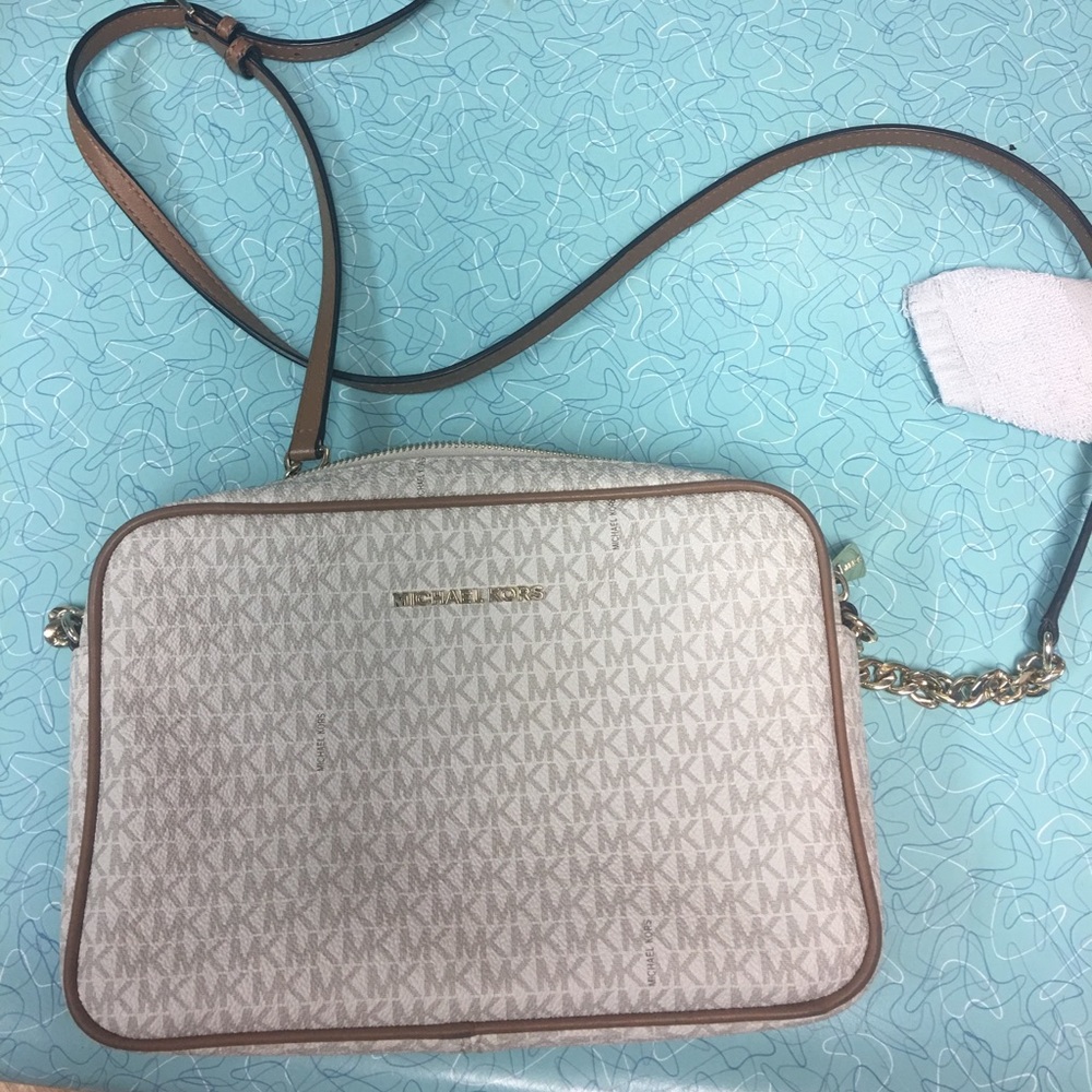Michael kors crossbody