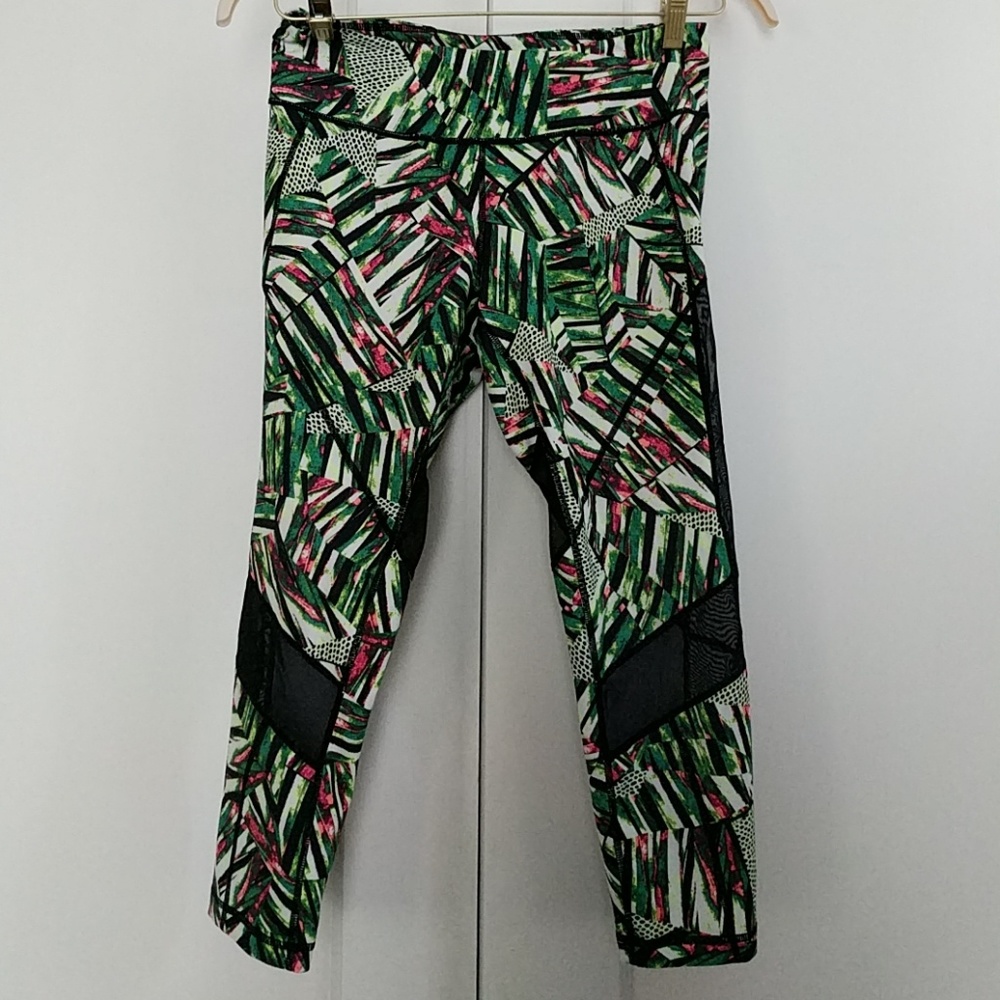 VGUC Zella Jungle print cropped leggings