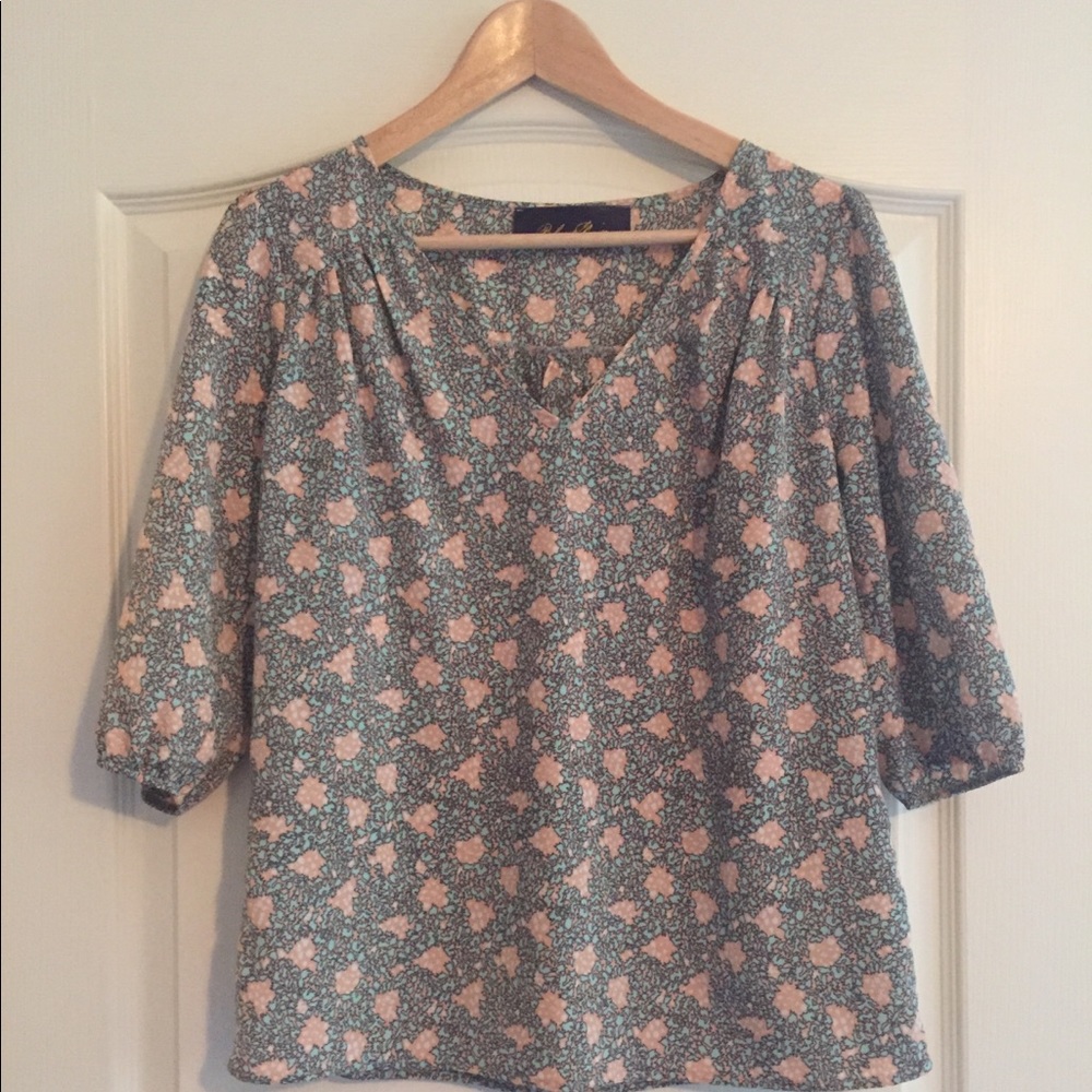 Floral pastel 3/4 length top.