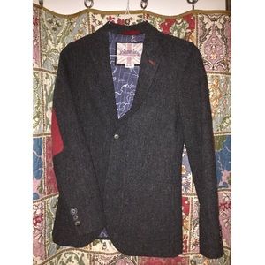 Johnnie B Kids Blazer. Size 13-14 Youth.
