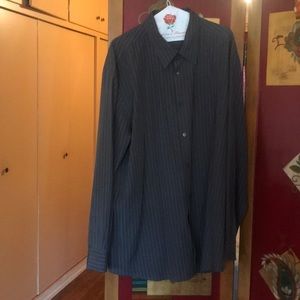 Men’s long sleeved dress shirt