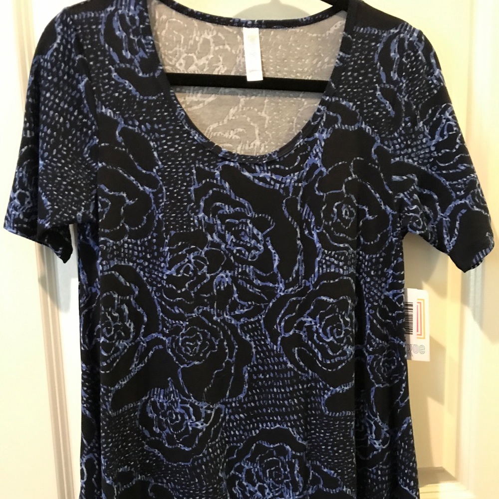 NWT: lularoe Perfect tee dark navy with roses xxs