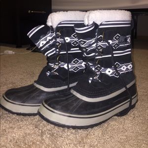 Sorel women's waterproof snow boot