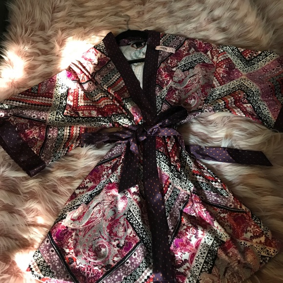 Robe - Picture 1 of 2