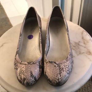 COLE HANN NIKEAIR SNAKE PRINT WEDGES