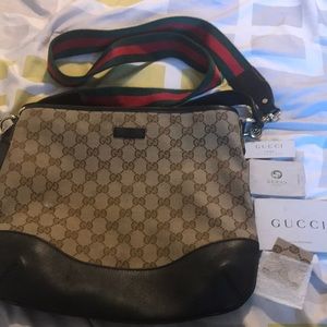 Authentic tan Gucci shoulderbag
