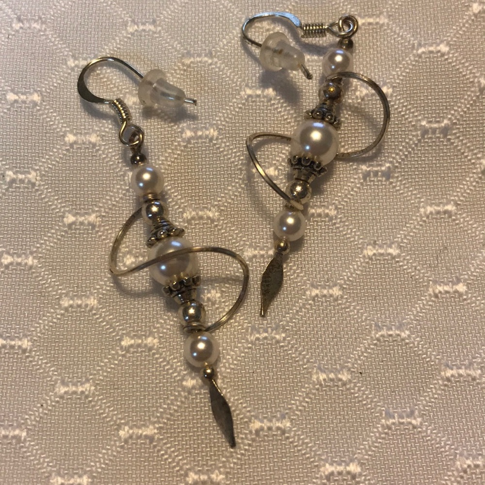 Gorgeous Silver and Pearl Earrings ⭐️