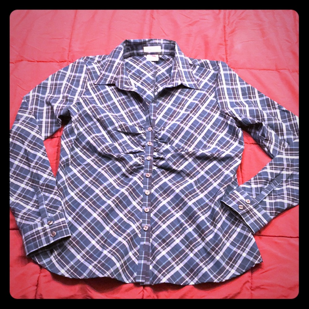 3/$15. Van Heusen women’s button down blouse