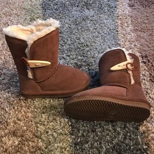 Bare paw kids winter boots size 7