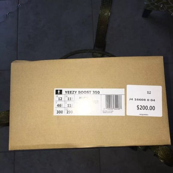 Athletic_Shoes