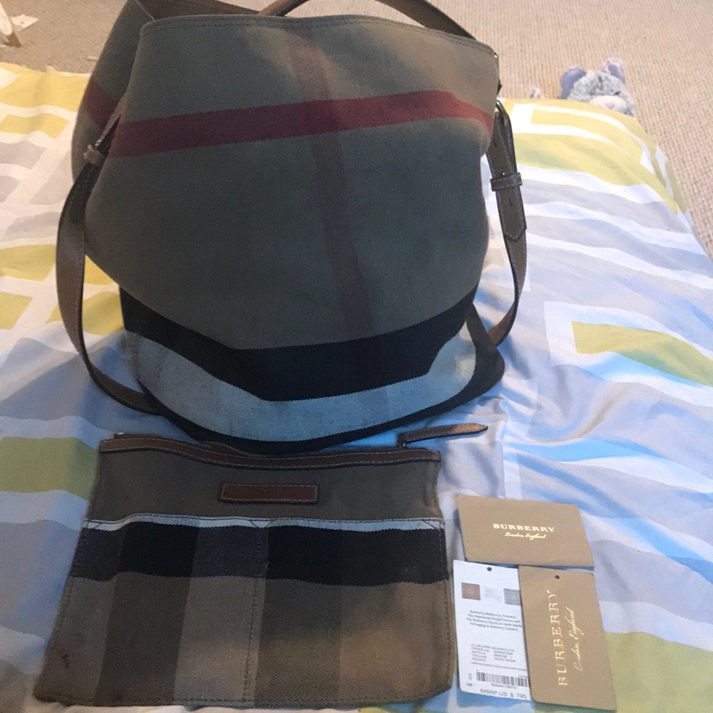🔴🔴SOLD🔴🔴 Authentic cloth Burberry handbag