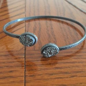 Upper arm bracelet