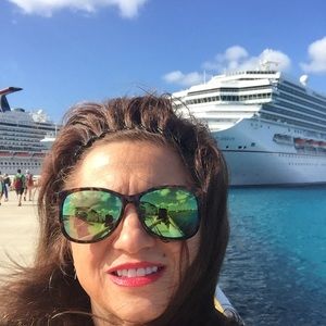 Meet your Posher, Gina