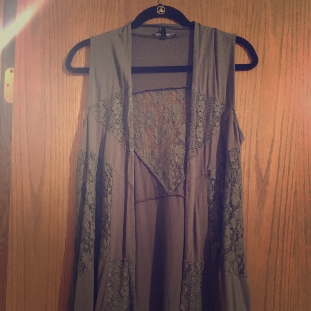 Cable & Gauge Sleeveless Lace Cardigan