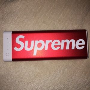 Supreme x Mophie Encore Plus 20k